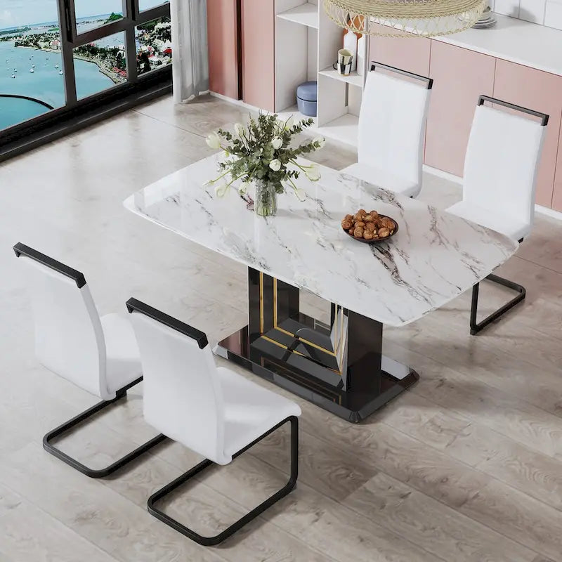 Table de salle à manger. Plateau effet marbre blanc. Pieds de table en MDF noir avec lignes dorées et base noire.