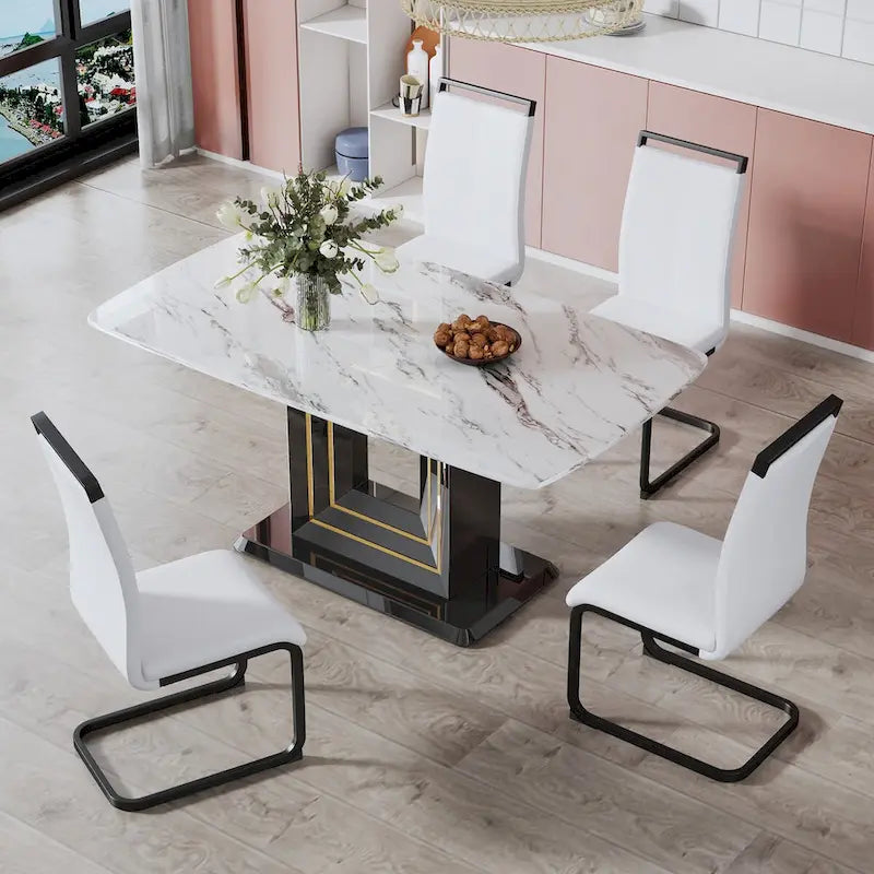 Table de salle à manger. Plateau effet marbre blanc. Pieds de table en MDF noir avec lignes dorées et base noire.