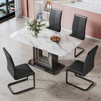 Table de salle à manger. Plateau effet marbre blanc. Pieds de table en MDF noir avec lignes dorées et base noire.